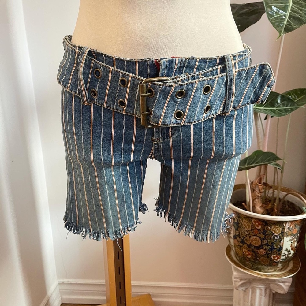 Y2K Hot Kiss belted long shorts